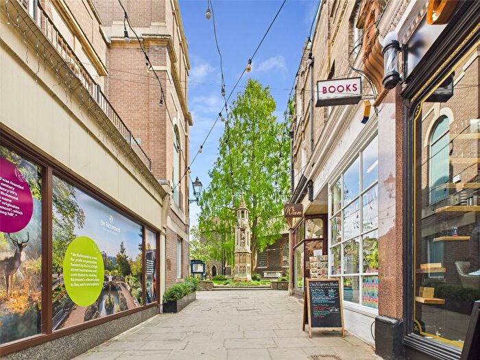 2 Bedroom Flat To Rent In Church Court, Surrey, TW9