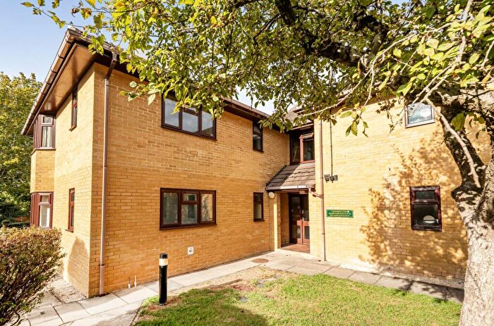 2 Bedroom Flat For Sale In Micheldever Road, Andover, SP10
