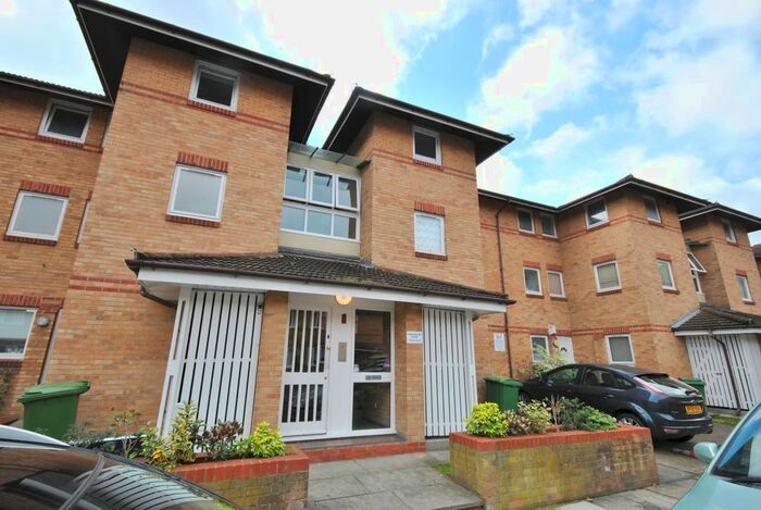 1 Bedroom Flat To Rent In Varcoe Road, London SE16