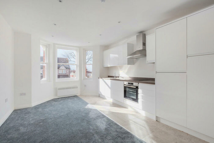 2 Bedroom Apartment To Rent In Park Lane, Wallington, SM6