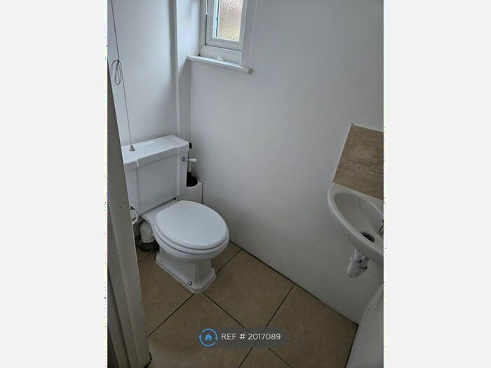 3 Bedroom Semi-Detached House To Rent In York Road, Woking, GU22