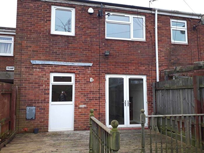 3 Bedroom Semi-Detached House To Rent In Frampton Close, Hull, HU7