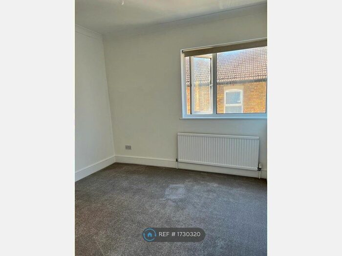 2 Bedroom Flat To Rent In Chaucer, Bedford, MK40