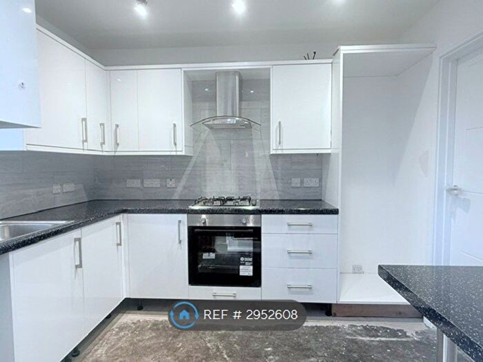 4 Bedroom End Of Terrace House To Rent In Silkstream Road, Edgware, HA8