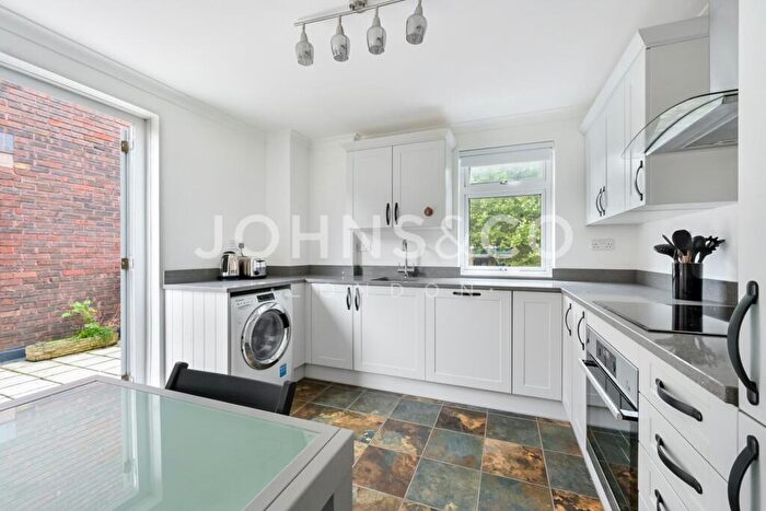 2 Bedroom Apartment To Rent In Swan Passage, London, E1