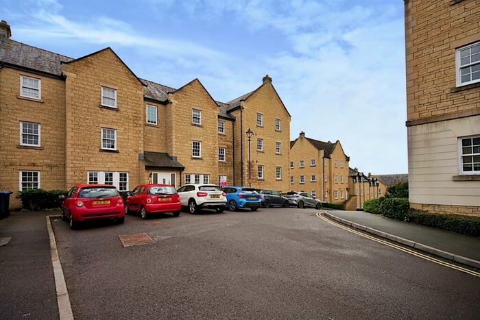 2 Bedroom Apartment For Sale In Flowers Yard, Chippenham, SN15