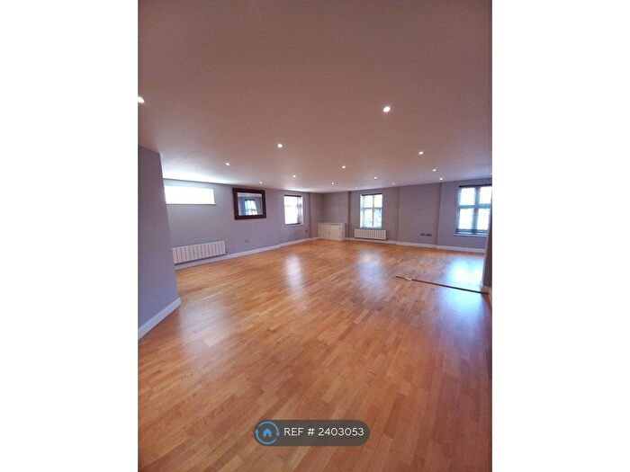 2 Bedroom Flat To Rent In The Pickfords Building, Southend-On-Sea, SS2