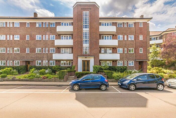 3 Bedroom Flat To Rent In Courtlands, Richmond, TW10