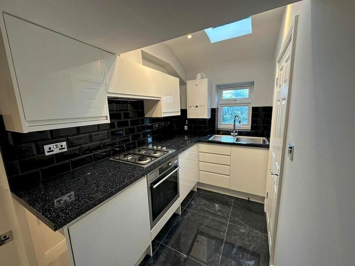 1 Bedroom Flat To Rent In Victoria Road, Warley, Brentwood, CM14