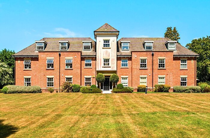 3 Bedroom Flat For Sale In Chilworth Drove, Chilworth, Southampton, Hampshire, SO16