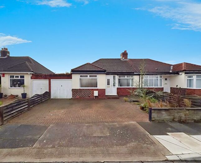 3 Bedroom Semi-detached Bungalow For Sale In Redcar Road, Newcastle Upon Tyne, NE6