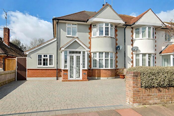 4 Bedroom Semi Detached House For Sale In Beaumont Road, Broadwater, Worthing, West Sussex, BN14