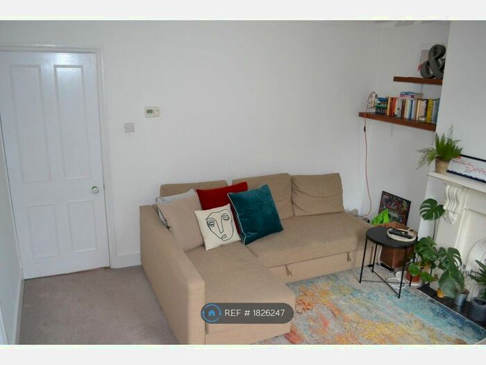 2 Bedroom Flat To Rent In Victoria Road, London, N4