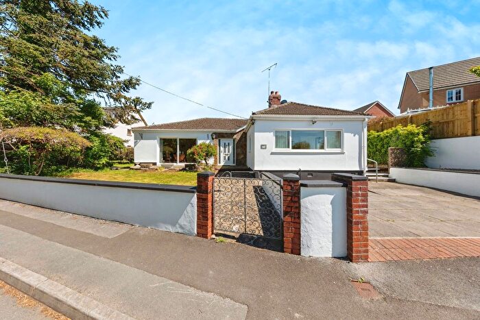 2 Bedroom Bungalow For Sale In Mynyddygarreg, Kidwelly, Carmarthenshire, SA17