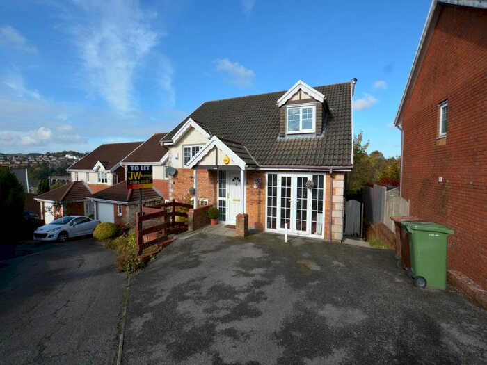 4 Bedroom Property To Rent In Gellideg Isaf Rise, Maesycwmmer, Hengoed, CF82