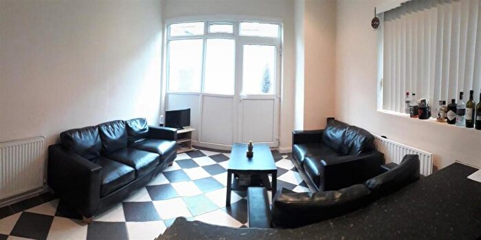5 Bedroom House To Rent In Scarsdale Road, Manchester, M14