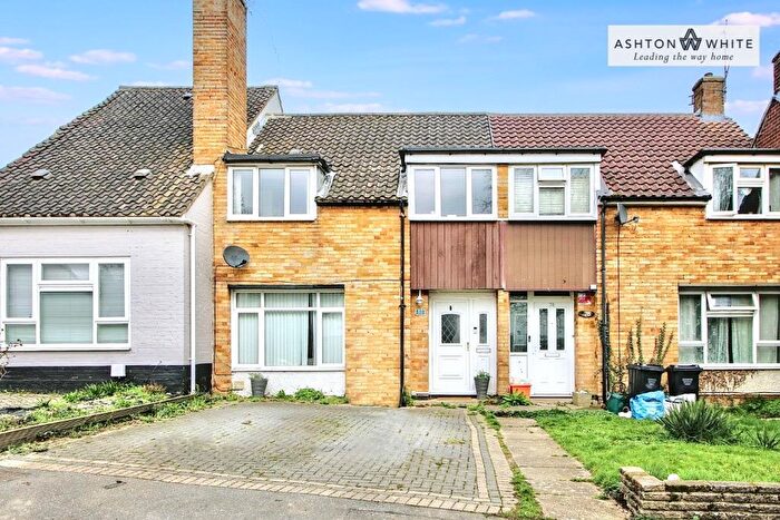 3 Bedroom Terraced House For Sale In Salesbury Drive, Billericay, CM11