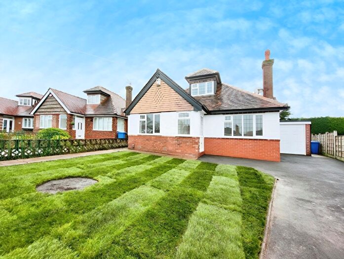 3 Bedroom Bungalow To Rent In Peveril Drive, Hazel Grove, Stockport, SK7