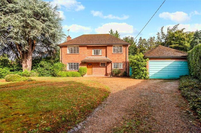 3 Bedroom Detached House For Sale In Brackley Avenue, Hook, RG27