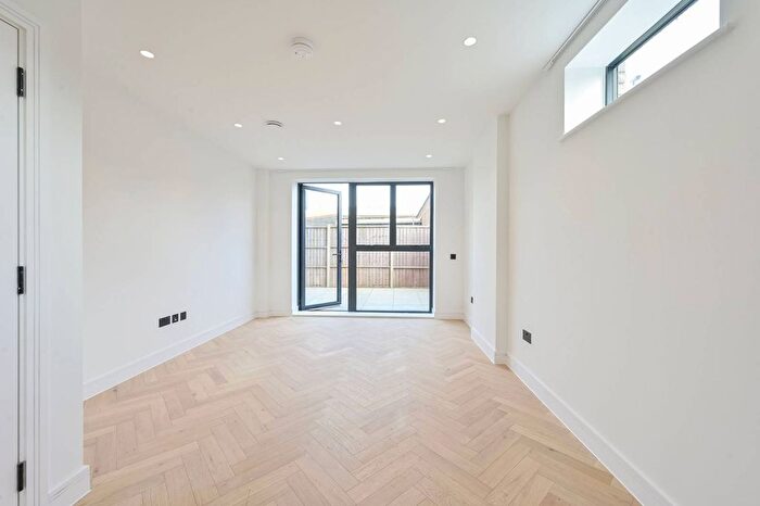 1 Bedroom Flat To Rent In Cannon Hill Lane, Raynes Park, SW20