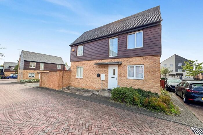 2 Bedroom End Of Terrace House To Rent In Oaklands Crescent, Leeds, LS8