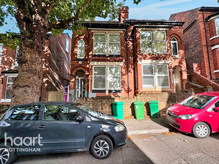 6 Bedroom Semi-Detached House For Sale In Albert Grove, Nottingham, NG7