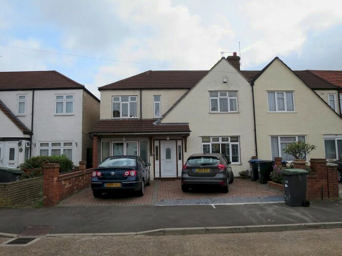 2 Bedroom Flat To Rent In Ashford Crescent, Enfield, EN3