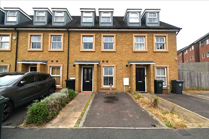 4 Bedroom Property To Rent In Perrin Road, Dartford, DA1