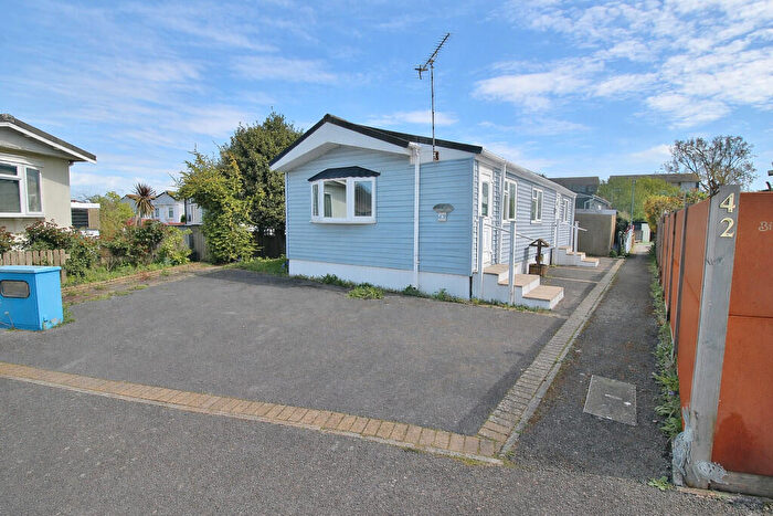 1 Bedroom Mobile Home For Sale In Henderson Road, Southsea, PO4