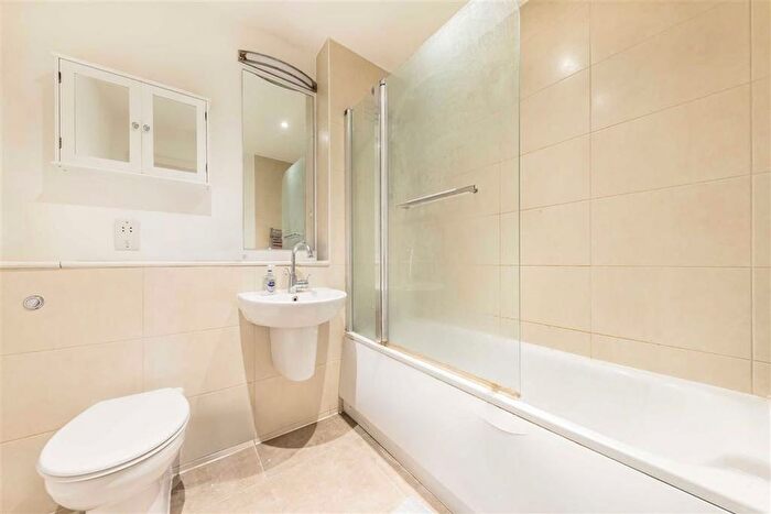 3 Bedroom Flat To Rent In Coopers Road, Bermondsey, SE1