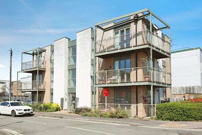 2 Bedroom Flat To Rent In Butlers Drive, Carterton, OX18