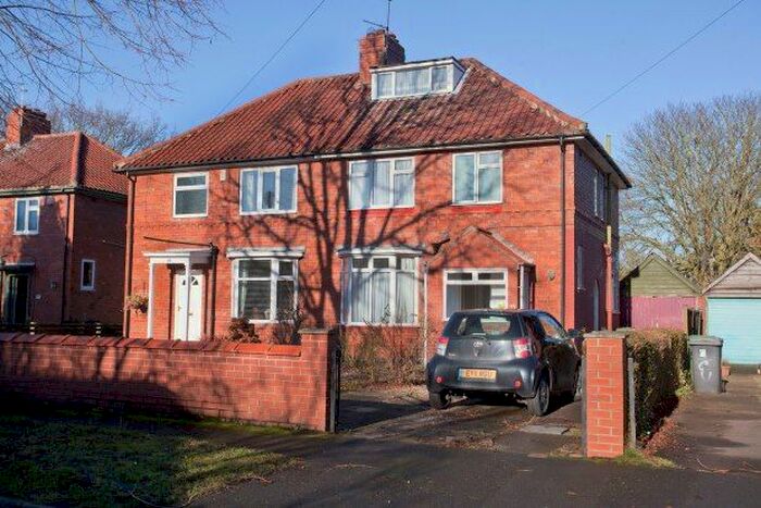3 Bedroom Semi-Detached House To Rent In Fellbrook Avenue, York YO26
