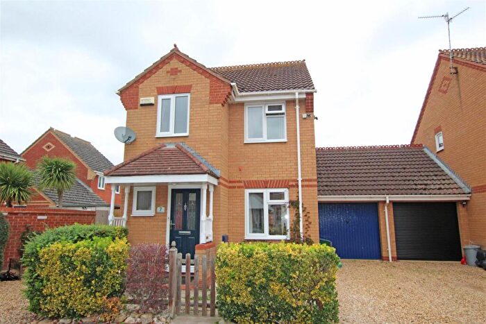 3 Bedroom Link Detached House For Sale In Harvester Way, Crowland, Peterborough, PE6