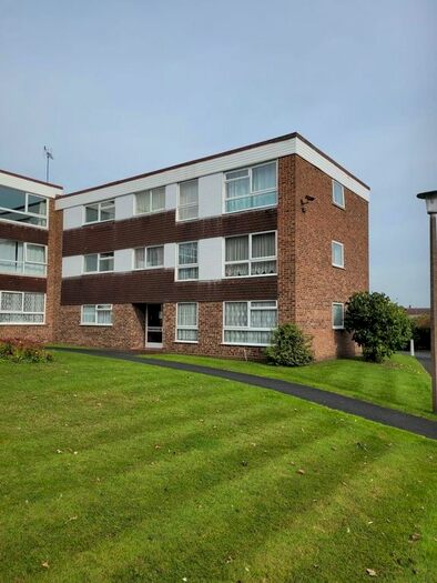 2 Bedroom Flat To Rent In Balmoral Court, Kidderminster, DY10