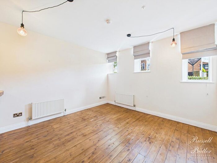 1 Bedroom Flat For Sale In Markhams Court, Market Square, Buckingham, MK18