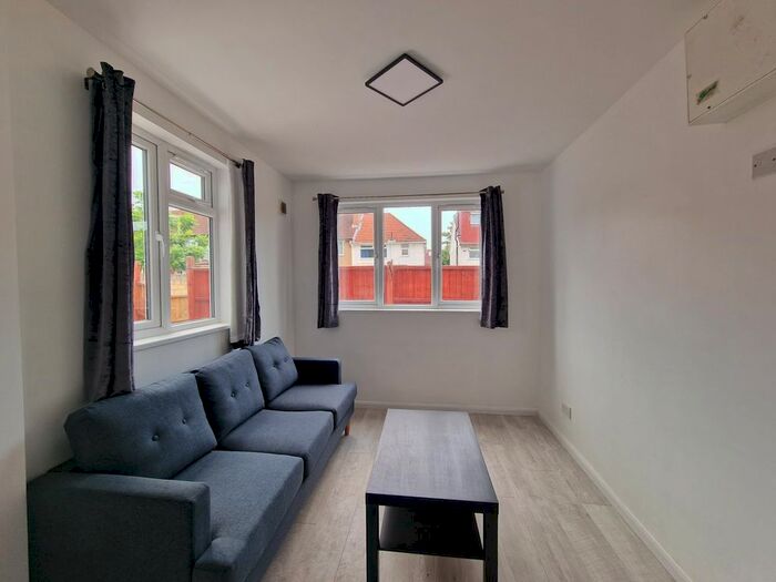 Studio To Rent In Ennismore Avenue, Greenford, UB6
