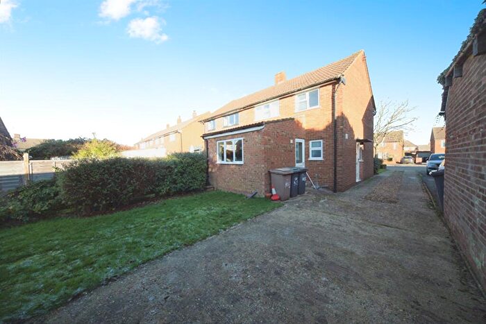 3 Bedroom Semi-Detached House For Sale In Lalleford Road, Luton, LU2