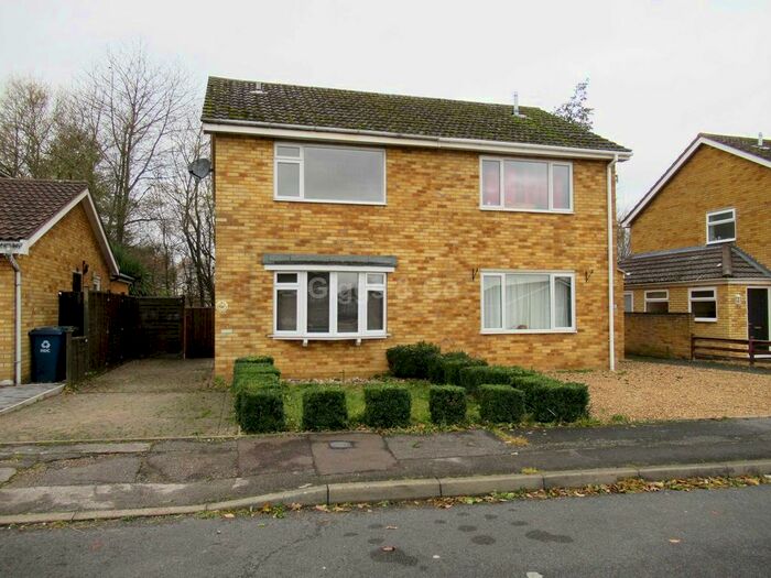 3 Bedroom Semi-Detached House To Rent In Russett Avenue, Needingworth PE27