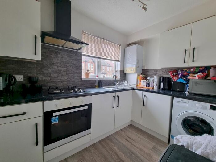 1 Bedroom Flat To Rent In Hogarth Crescent, Collierswood, SW19