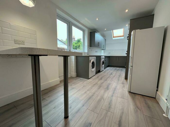 6 Bedroom House To Rent In Baileys Road, Southsea, PO5