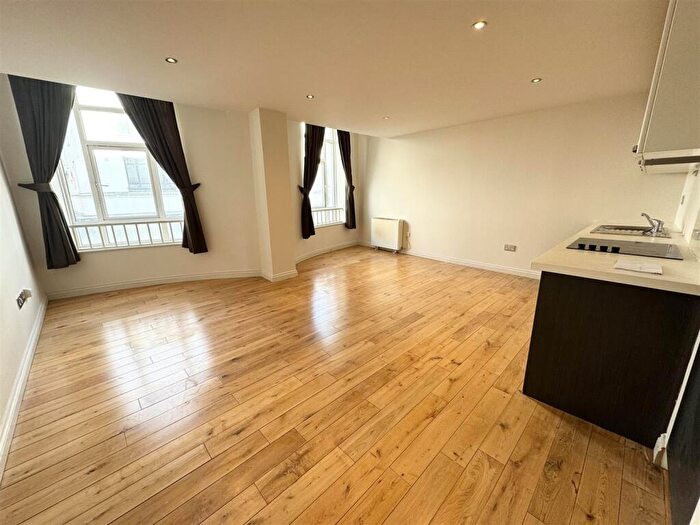 2 Bedroom Flat To Rent In Hill House, Western Road, Hove, BN3
