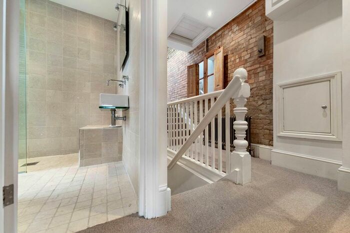 3 Bedroom Flat To Rent In New Kings Road, Fulham, London SW6
