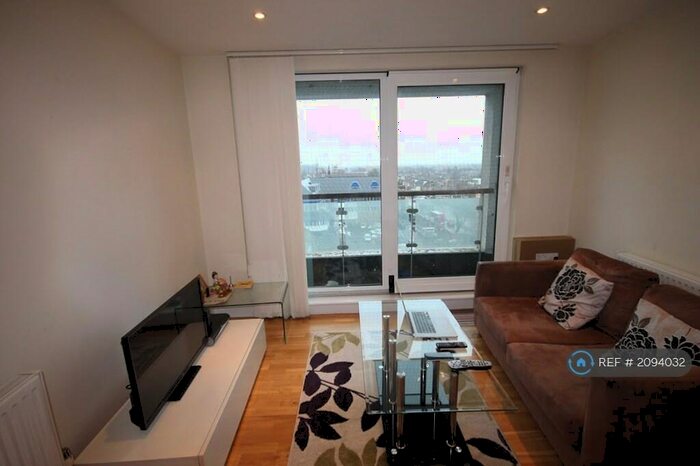 1 Bedroom Flat To Rent In Raphael House, Ilford, IG1