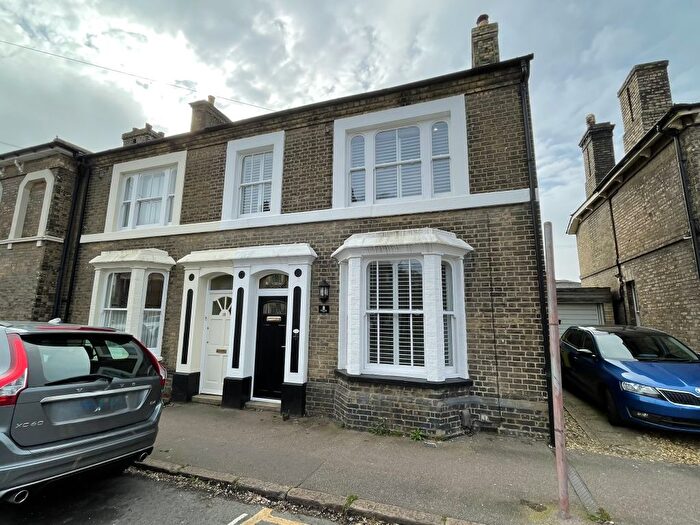 3 Bedroom End Terrace House For Sale In Station Road, Biggleswade, SG18