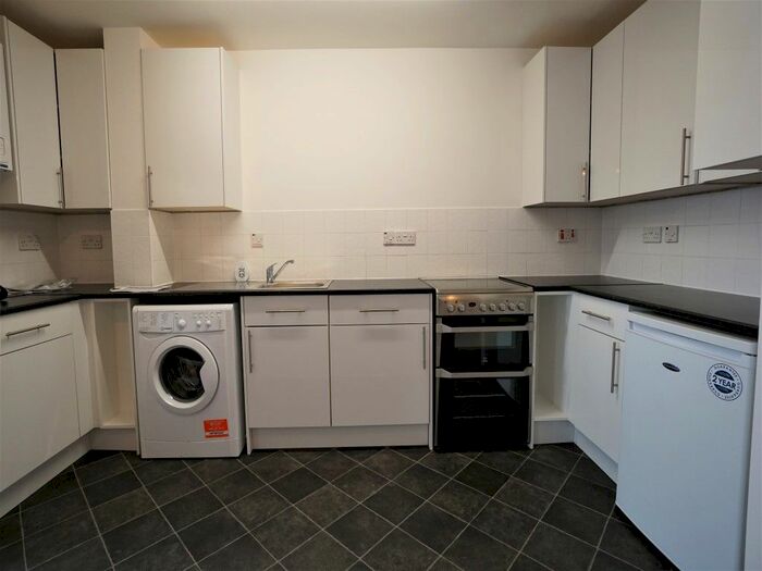 2 Bedroom Flat To Rent In St. Saviours Road, Reading, RG1