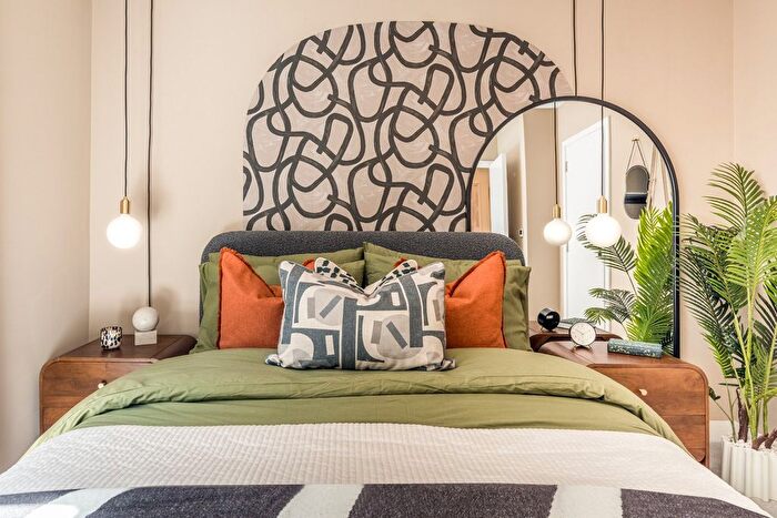 2 Bedroom Flat For Sale In Flat North Gate Park, Harringay, N15