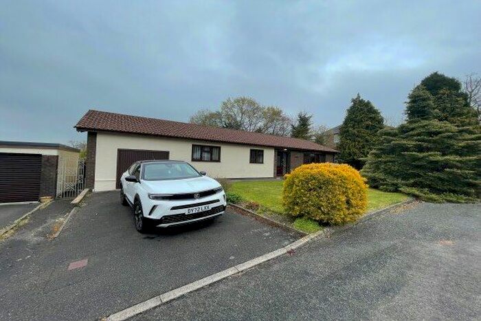 3 Bedroom Bungalow To Rent In Woodlands Park, Rhydaman, SA18