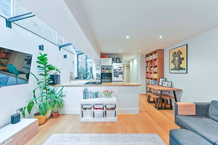 2 Bedroom Flat For Sale In Southwell Road, Camberwell, London, SE5