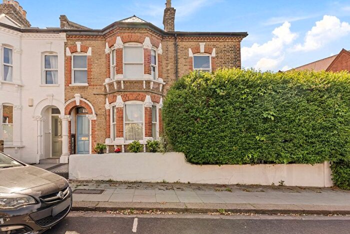 2 Bedroom Maisonette For Sale In Goodrich Road, East Dulwich, SE22