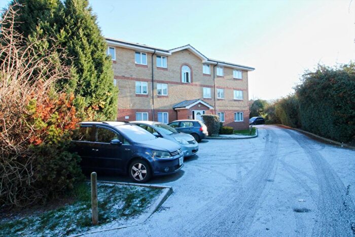 2 Bedroom Flat For Sale In Bentley Drive, Harlow, CM17